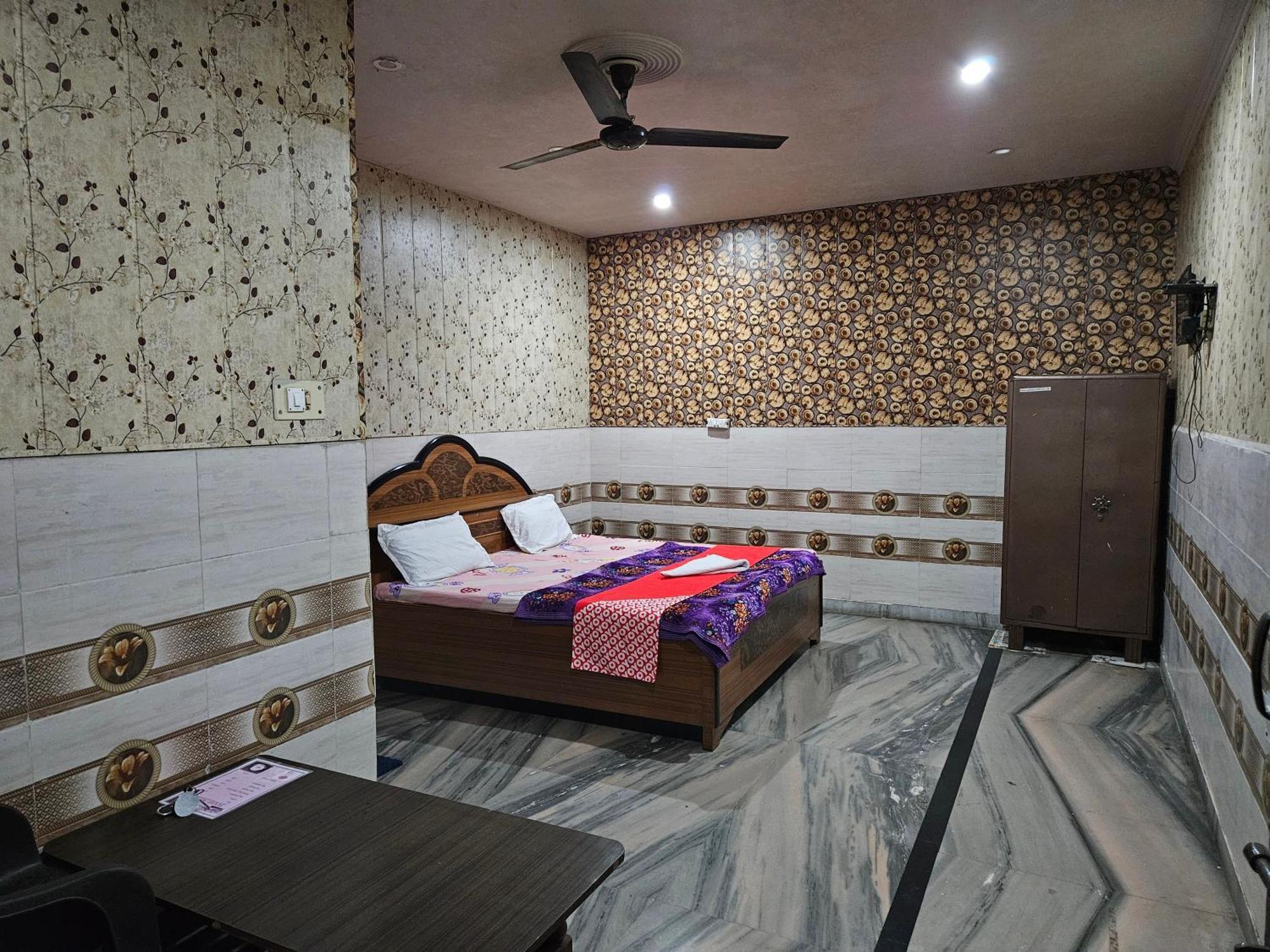 Hotel Chitrarth & Party Lawn Haldwāni 外观 照片